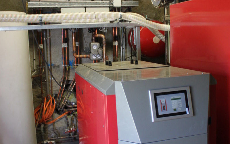 Chauffage bois & granulés - 4 circuits de chauffage et eau chaude sanitaire (Lindner & Sommerauer)