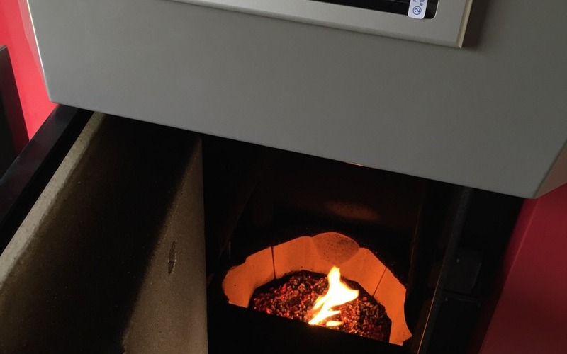 Chauffage bois & granulés - 4 circuits de chauffage et eau chaude sanitaire (Lindner & Sommerauer)